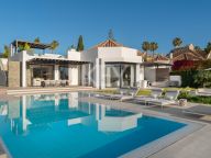 Villa for sale in Nueva Andalucia