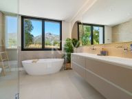 Villa for sale in Altos de Puente Romano, Marbella Golden Mile