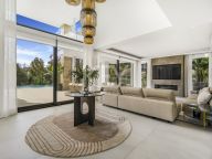 Villa en venta en Altos de Puente Romano, Marbella Golden Mile