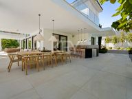 Villa for sale in Altos de Puente Romano, Marbella Golden Mile