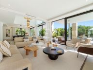 Villa for sale in Altos de Puente Romano, Marbella Golden Mile