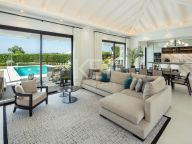 Villa for sale in Los Naranjos, Nueva Andalucia