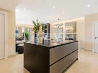Ground Floor Apartment for sale in New Golden Mile, Estepona