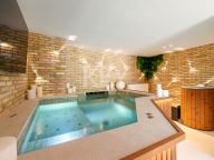 Villa for sale in La Quinta, Benahavis