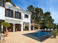 Villa for sale in El Madroñal, Benahavis