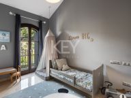 Villa for sale in El Madroñal, Benahavis