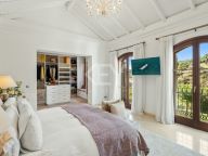 Villa for sale in El Madroñal, Benahavis
