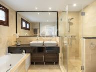 Villa for sale in El Madroñal, Benahavis