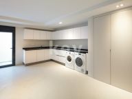 Villa for sale in Nueva Andalucia