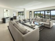 Villa for sale in Nueva Andalucia