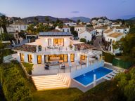 Villa for sale in Nueva Andalucia
