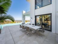 Villa for sale in Los Flamingos Golf, Benahavis