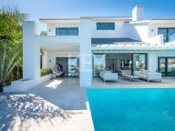 Villa for sale in Los Flamingos Golf, Benahavis