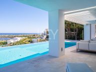 Villa for sale in Los Flamingos Golf, Benahavis