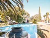 Villa for sale in Fuente del Espanto, Benahavis