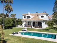 Villa en venta en Monte Biarritz, Estepona