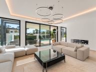 Villa for sale in New Golden Mile, Estepona