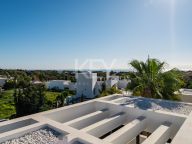 Villa en venta en Lomas del Virrey, Marbella Golden Mile