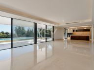 Villa en venta en Lomas del Virrey, Marbella Golden Mile