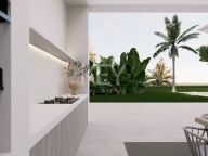 Villa for sale in El Paraiso, Estepona