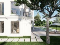 Villa for sale in El Paraiso, Estepona