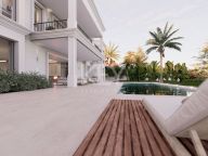 Villa for sale in El Paraiso, Estepona