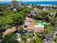 Villa for sale in Rio Real, Marbella East