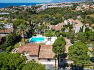 Villa for sale in Rio Real, Marbella East