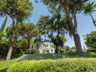 Villa for sale in El Madroñal, Benahavis