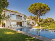 Villa for sale in El Madroñal, Benahavis