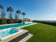 Villa for sale in La Quinta, Benahavis