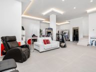 Villa Pareada en venta en Le Blanc, Marbella Golden Mile