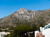 Villa Pareada en venta en Le Blanc, Marbella Golden Mile