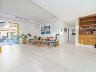 Villa for sale in Nueva Andalucia