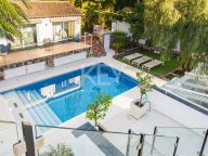 Villa for sale in Nueva Andalucia