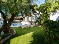 Villa for sale in Nueva Andalucia