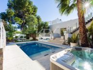 Villa for sale in Nueva Andalucia