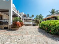 Villa for sale in Paraiso Medio, Estepona