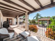 Villa for sale in Paraiso Medio, Estepona