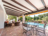 Villa for sale in Paraiso Medio, Estepona