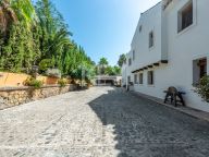 Villa for sale in Paraiso Medio, Estepona