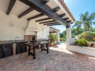 Villa for sale in Paraiso Medio, Estepona