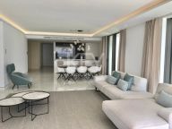 Apartamento en venta en Beach Side New Golden Mile, Estepona