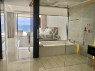 Apartamento en venta en Beach Side New Golden Mile, Estepona