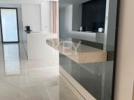 Apartamento en venta en Beach Side New Golden Mile, Estepona