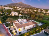 Villa for sale in Nueva Andalucia