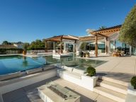 Villa for sale in Nueva Andalucia