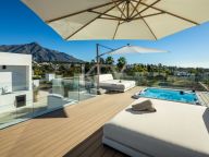 Villa for sale in Nueva Andalucia