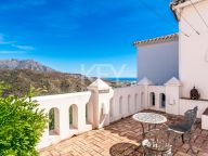 Villa for sale in El Madroñal, Benahavis