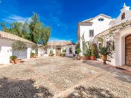 Villa for sale in El Madroñal, Benahavis